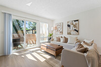 Redwood Tree Apartments in Davis, CA - Building Photo - Interior Photo