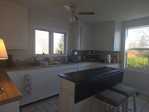 557 Drift Rd in Westport, MA - Building Photo - Building Photo