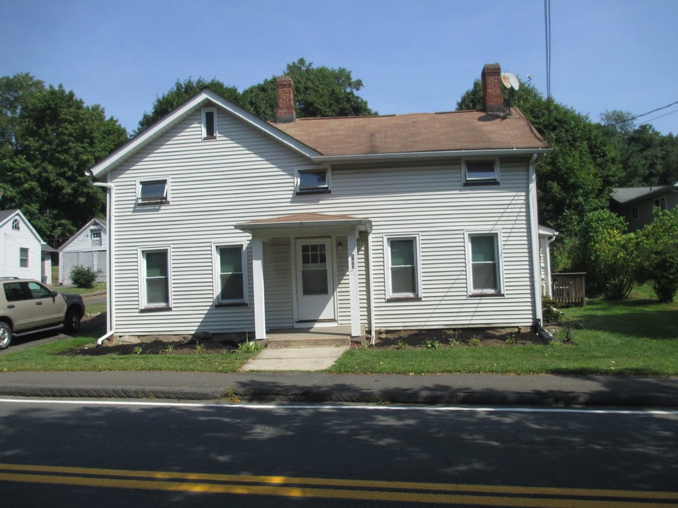 190 S Middletown Rd, Unit 2 in Pearl River, NY - Foto de edificio