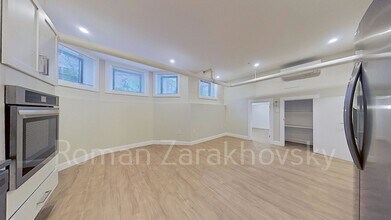 2 Ayr Rd, Unit E in Boston, MA - Building Photo - Building Photo