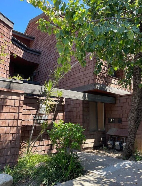 2782 Pine Creek Cir in Fullerton, CA - Building Photo
