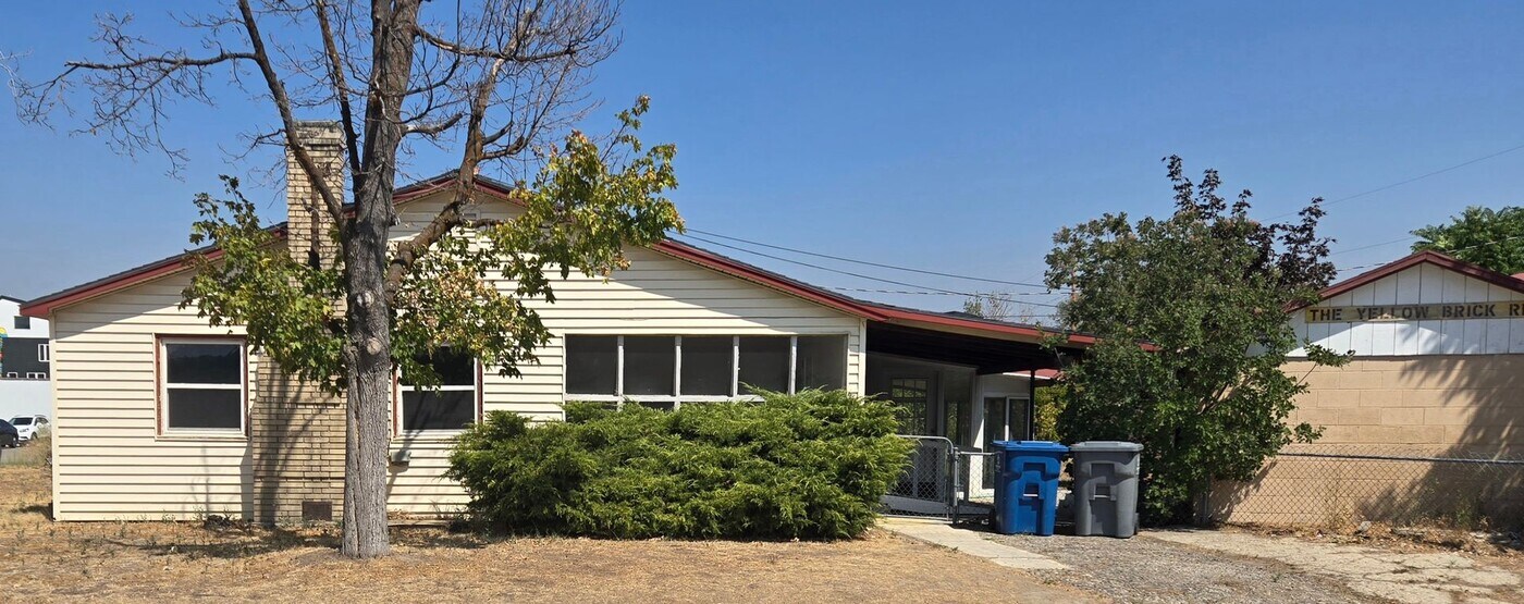 201 E 34th St in Garden City, ID - Building Photo