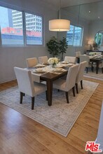 1242 S Barrington Ave in Los Angeles, CA - Building Photo - Building Photo