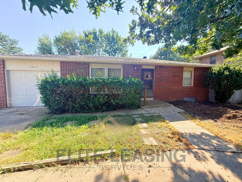 5705 SW 28th Terrace in Topeka, KS - Foto de edificio