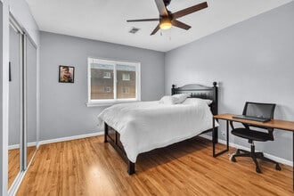 9405 Bay Colony Dr in Des Plaines, IL - Building Photo - Building Photo