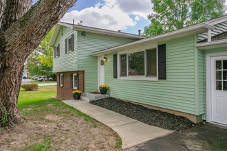 2 Cliff View Dr in Rochester, NY - Foto de edificio - Building Photo