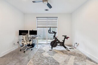 5904 E Post Oak Ln in Houston, TX - Building Photo - Building Photo