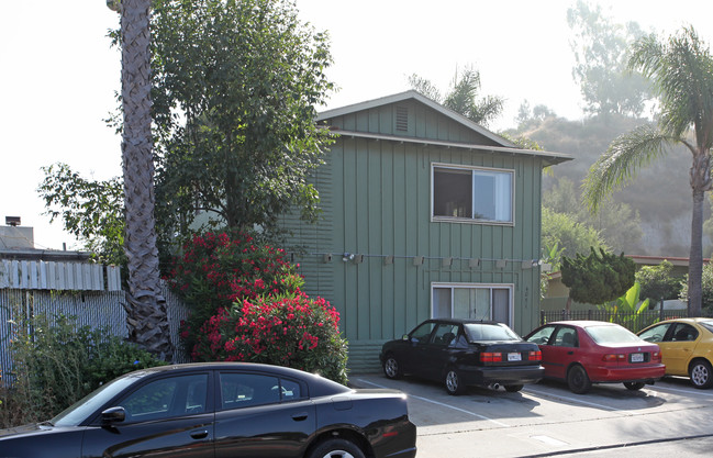 4051 College Ave in San Diego, CA - Foto de edificio - Building Photo