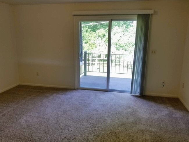 721 Hemlock Square in Zelienople, PA - Building Photo - Building Photo