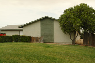 15636 Sequoia Ave in Hesperia, CA - Building Photo - Building Photo