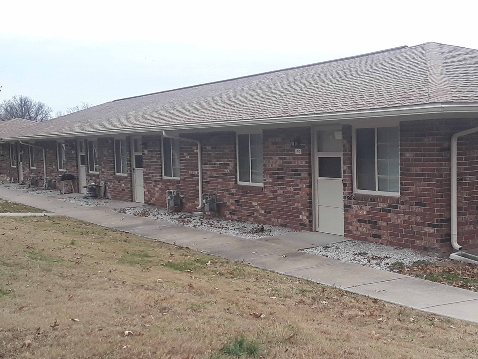 Moritz Place Apartments I in Carthage, MO - Building Photo