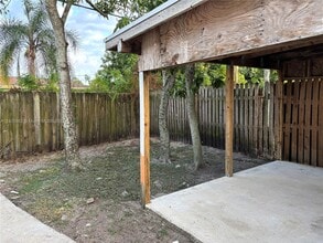 610 E Campus Cir in Fort Lauderdale, FL - Foto de edificio - Building Photo