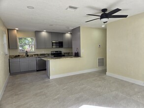 1301 N 72nd Ave in Hollywood, FL - Building Photo - Building Photo