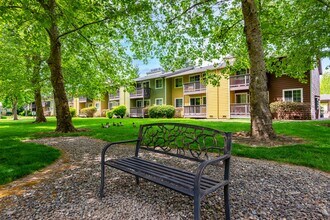 Aspen Glade Apartments in Enumclaw, WA - Foto de edificio - Building Photo