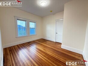 92 Brayton Rd, Unit 2M in Boston, MA - Building Photo - Building Photo