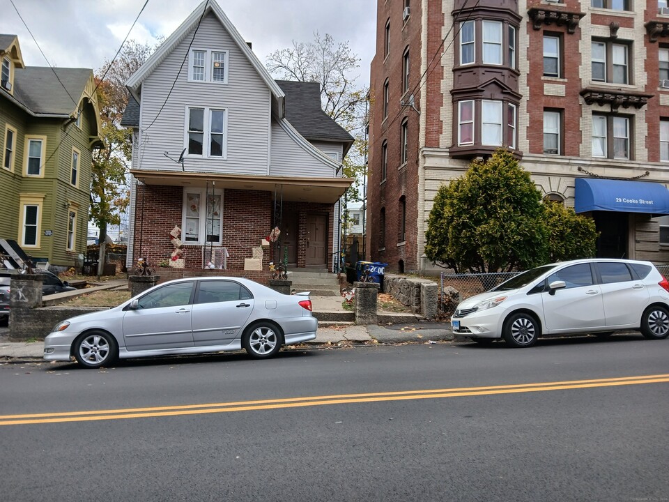 27 Cooke St in Waterbury, CT - Building Photo