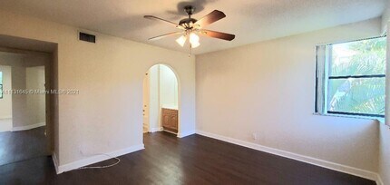 5701 Riverside Dr-Unit -201B in Coral Springs, FL - Building Photo - Building Photo
