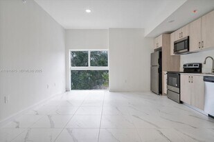 420 SW 7th St, Unit 301 in Miami, FL - Building Photo