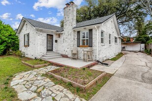 1812 E Avery St in Pensacola, FL - Building Photo