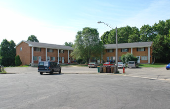 Washburn Circle Townhomes in Bloomington, MN - Building Photo - Building Photo