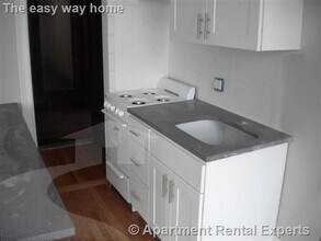 170 Maple St, Unit #310 in Malden, MA - Building Photo - Building Photo