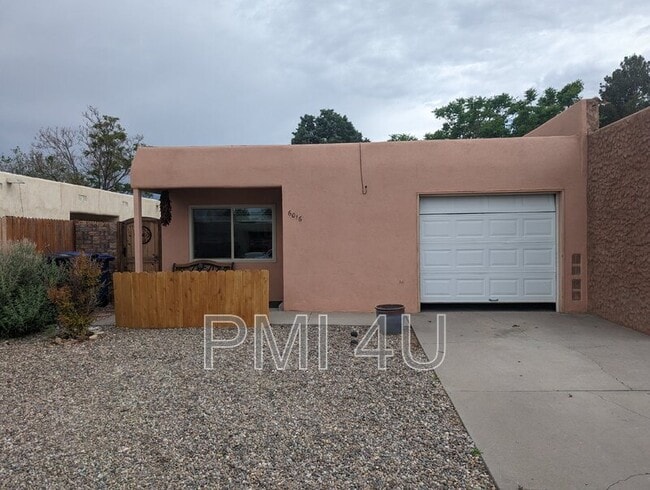 6016 Landry Ave NW in Albuquerque, NM - Foto de edificio - Building Photo