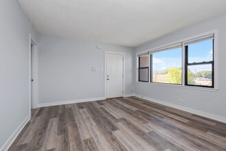 6301 S Keeler Ave Chicago IL in Chicago, IL - Foto de edificio - Interior Photo