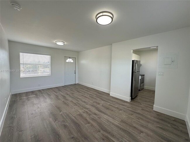 5841 SW 36th Ct in Davie, FL - Foto de edificio - Building Photo