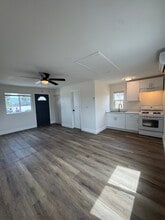 1390 Prospect Dr in Pomona, CA - Foto de edificio - Building Photo