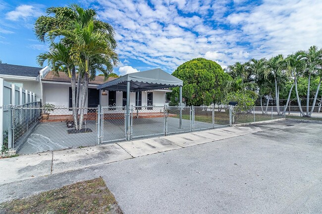 12933 SW 47th Terrace in Miami, FL - Building Photo - Building Photo