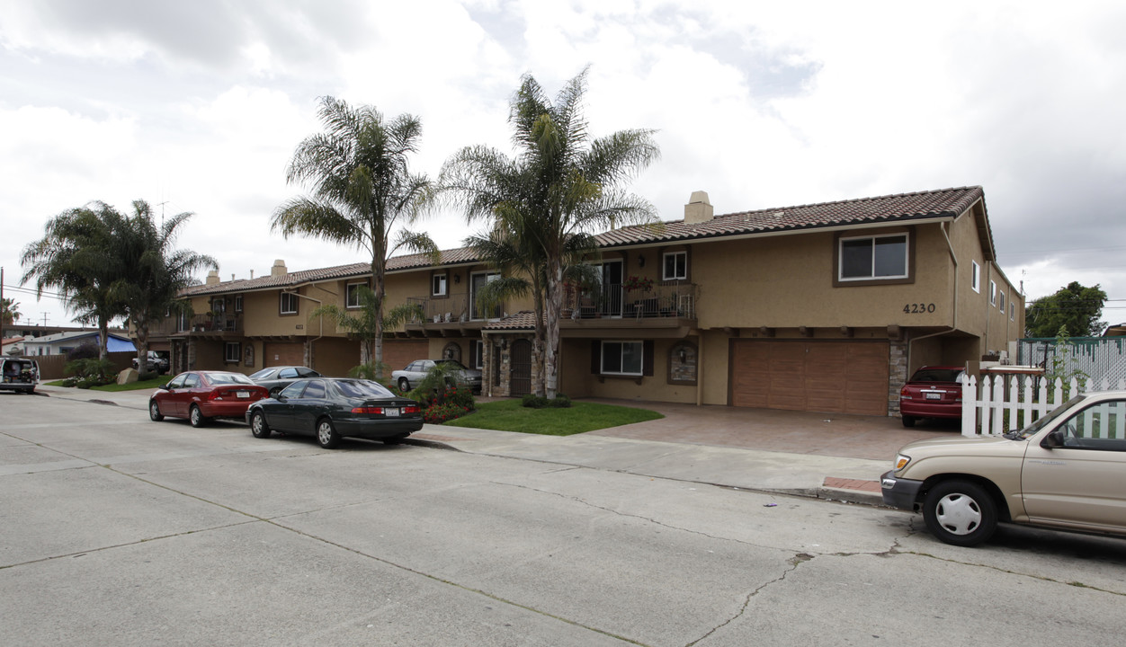 Villa Terrace Apartments in San Diego, CA - Building Photo