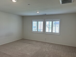 10356 Saddleback Dr in Adelanto, CA - Building Photo - Building Photo