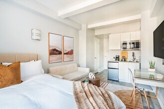 240 W 73rd St in New York, NY - Building Photo - Building Photo