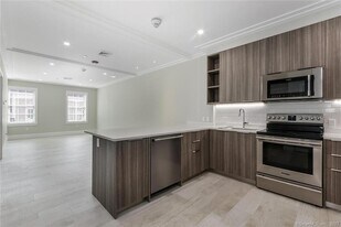 1990 Bronson Rd in Fairfield, CT - Building Photo