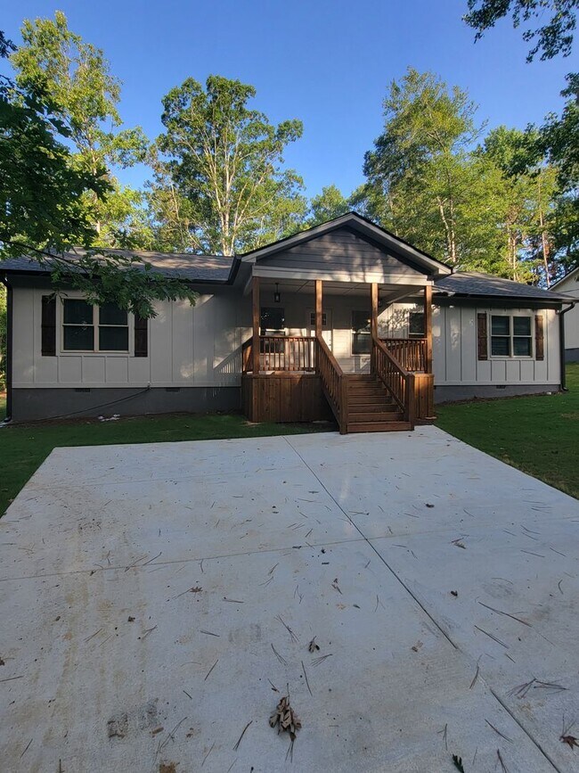 412 Loblolly Ridge in Locust Grove, GA - Building Photo - Building Photo