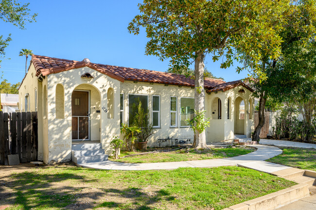 1233 Orange Grove Ave, Unit 1233 in Glendale, CA - Foto de edificio - Building Photo