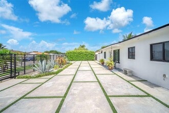 5001 NW 190th St in Miami Gardens, FL - Building Photo - Building Photo