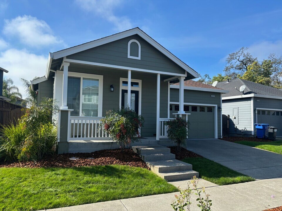 8085 Leno Dr in Windsor, CA - Building Photo