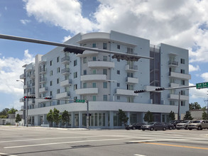 Liberty Village in Miami, FL - Foto de edificio - Building Photo