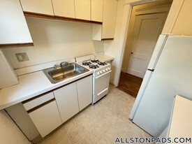 1156 Commonwealth Ave in Boston, MA - Building Photo