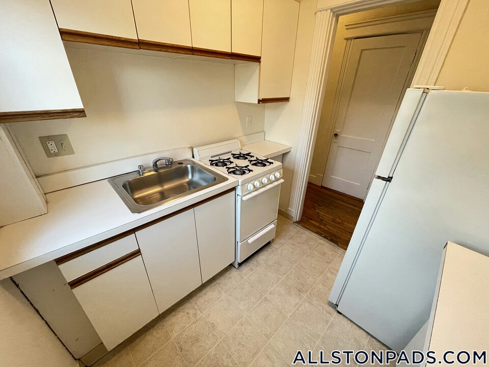 1156 Commonwealth Ave in Boston, MA - Building Photo
