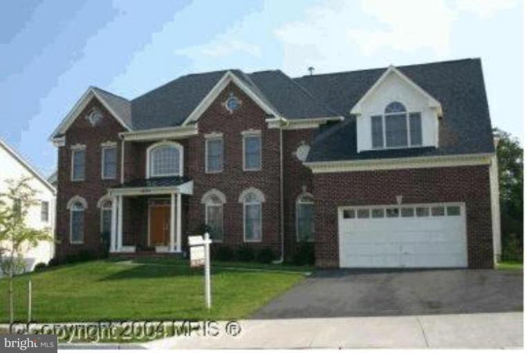 10207 Unicorn Way in Rockville, MD - Building Photo