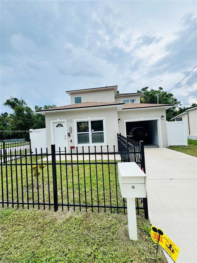 806 Carter St in Orlando, FL - Foto de edificio - Building Photo