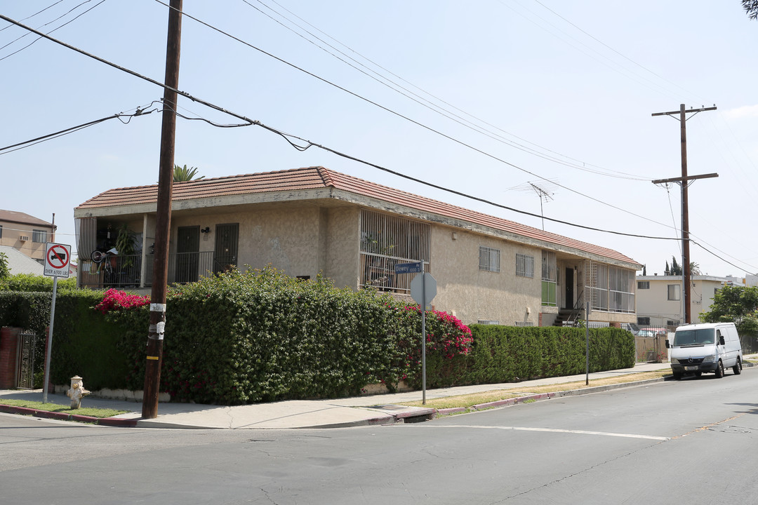 1056 Dewey Ave in Los Angeles, CA - Building Photo