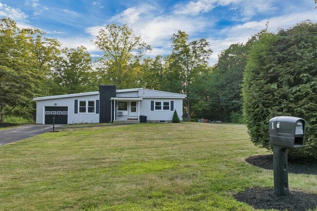 1 Mockingbird Hill Rd in Windham, NH - Building Photo - Building Photo