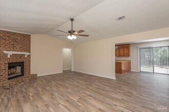 2212 Cricket Ridge Dr in Gonzalez, FL - Building Photo - Building Photo