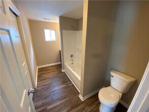 414 W Rock Island St in Knoxville, IA - Building Photo - Building Photo