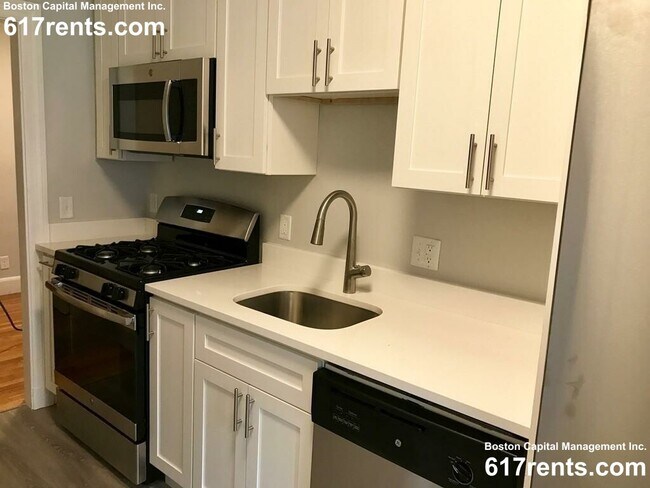 14 Mt Ida St, Unit 5 in Newton, MA - Building Photo - Building Photo