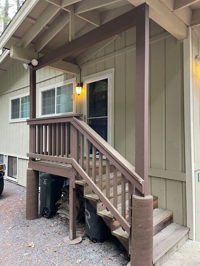 14006 Fern Rd in Guerneville, CA - Building Photo - Building Photo