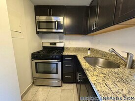 175 Freeman St, Unit 922 in Brookline, MA - Building Photo